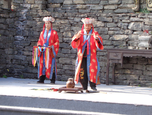 三峡人家表演-上刀山